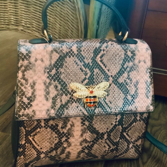 SNAKESKIN PRINT BEE BAG💕CLOSEOUT💕 STUNNING BLUSH BLK Python HANDBAG NWT - Picture 8 of 14